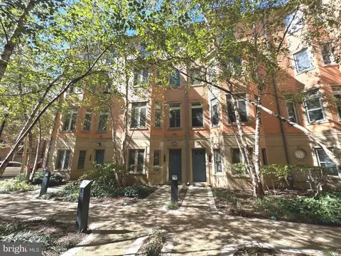 2227 12th Ct N, Arlington, VA 22201