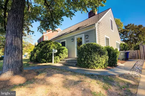 1683 N Longfellow St, Arlington, VA 22205