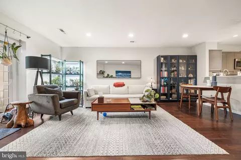 907 S Rolfe St #1-A, Arlington, VA 22204