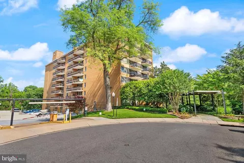 2030 N Adams St #806, Arlington, VA 22201