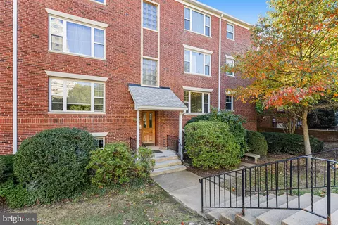 1404 12th St N #32, Arlington, VA 22209