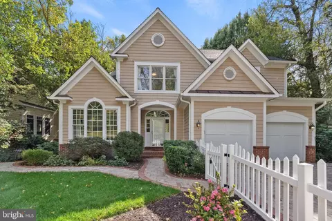 2708 24th St N, Arlington, VA 22207