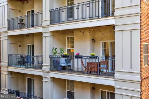 2330 14th St N #205, Arlington, VA 22201