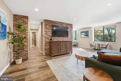 4390 Lorcom Ln #402, Arlington, VA 22207