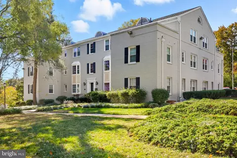 806 S Arlington Mill Dr #104, Arlington, VA 22204