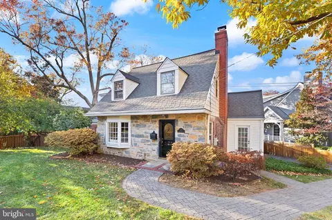 850 N Kensington St, Arlington, VA 22205
