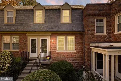 1401 S Barton St #231, Arlington, VA 22204
