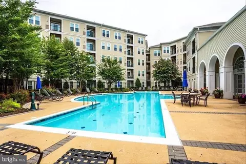 2301 25th St S #306, Arlington, VA 22206