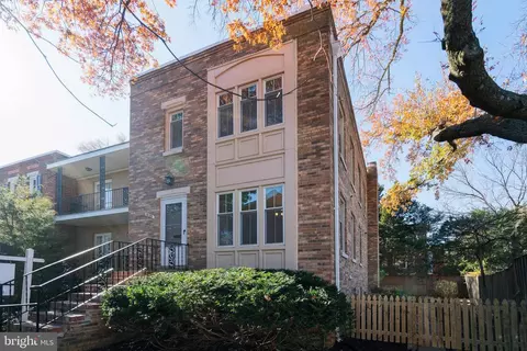3135 14th St S, Arlington, VA 22204