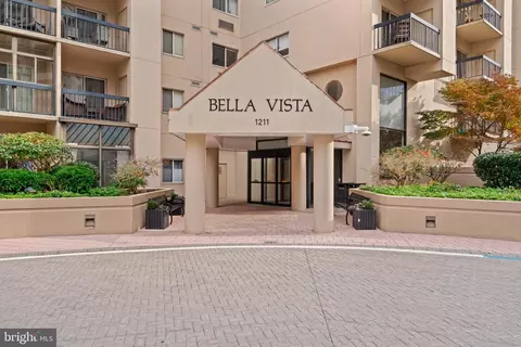 1211 S Eads St #1009, Arlington, VA 22202