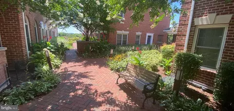 2256 S Garfield St #11, Arlington, VA 22206