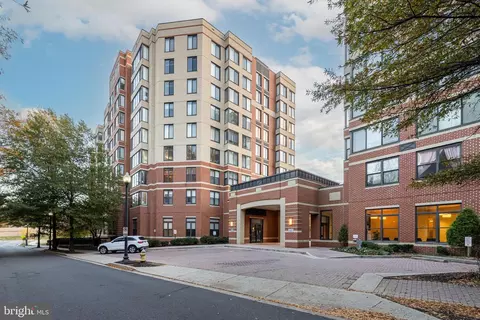 2220 Fairfax Dr #608, Arlington, VA 22201