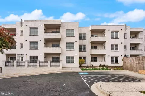 231 N Thomas St #105, Arlington, VA 22203