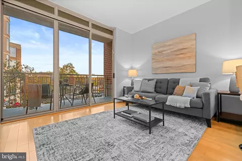 820 N Pollard St #307, Arlington, VA 22203
