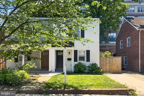 3234 9th St S, Arlington, VA 22204