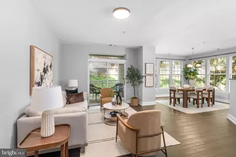 801 S Greenbrier St #113, Arlington, VA 22204