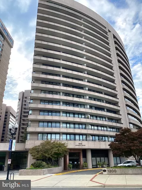 1200 Crystal Dr #214, Arlington, VA 22202