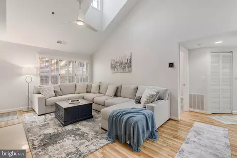 1320 N Wayne St #408, Arlington, VA 22201