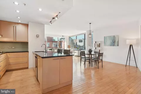 2001 15th St N #1008, Arlington, VA 22201