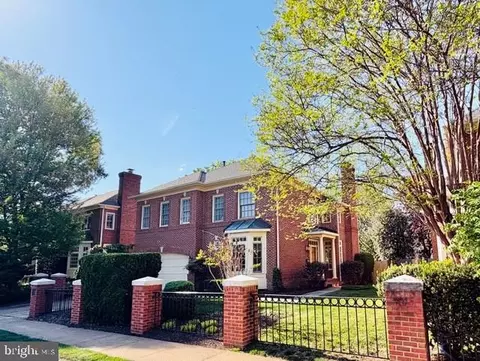 4831 26th St N, Arlington, VA 22207