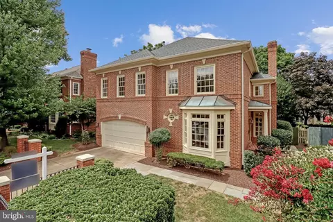4831 26th St N, Arlington, VA 22207