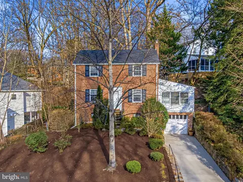 2407 N Vermont St, Arlington, VA 22207