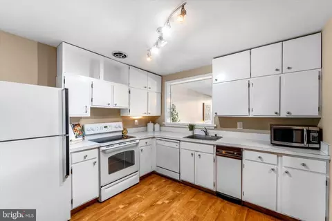 Kitchen - 624 15th St S #1, Arlington, VA 22202 photo 2 of 3