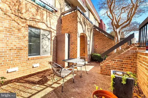 Exterior - 624 15th St S #1, Arlington, VA 22202 photo 2 of 6