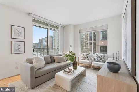 820 N Pollard St #504, Arlington, VA 22203