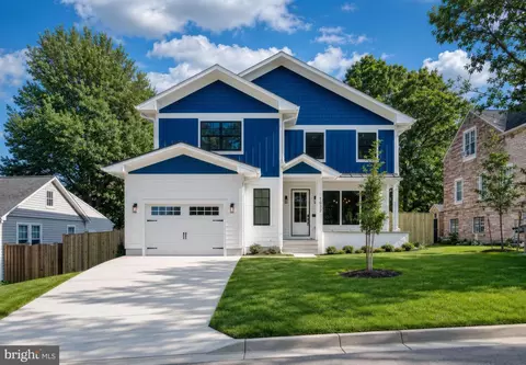 1032 20th St S, Arlington, VA 22202