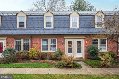 1021 S Barton St #120, Arlington, VA 22204