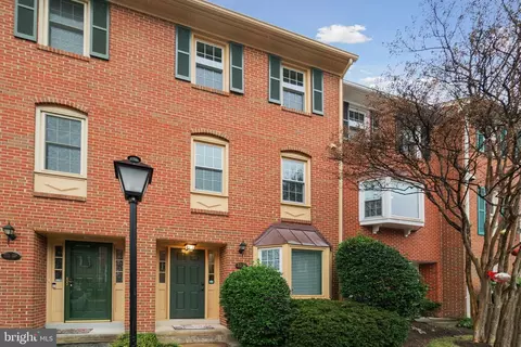 3351 5th St S, Arlington, VA 22204