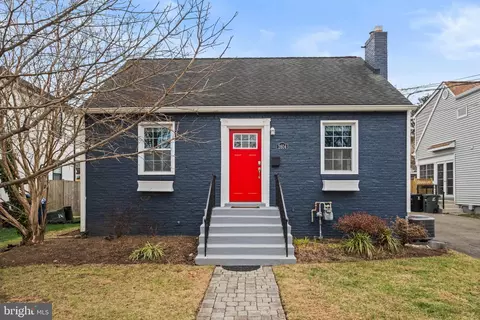 2604 1st St S, Arlington, VA 22204