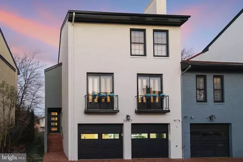 2047 N Abingdon St, Arlington, VA 22207