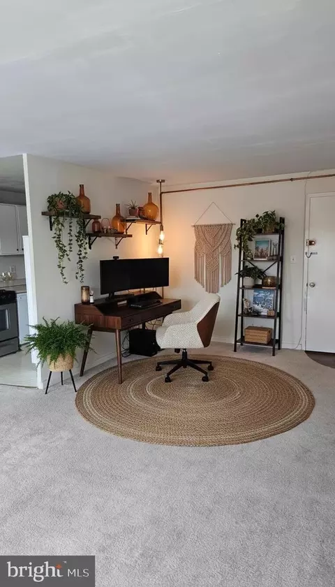 1200 S Arlington Ridge Rd #403, Arlington, VA 22202