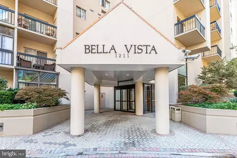1211 S Eads St #1011, Arlington, VA 22202