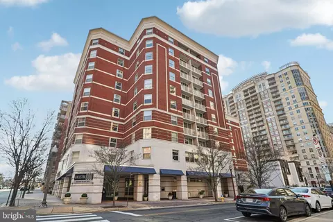 880 N Pollard St #705, Arlington, VA 22203