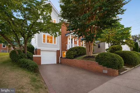 974 N Quintana St, Arlington, VA 22205