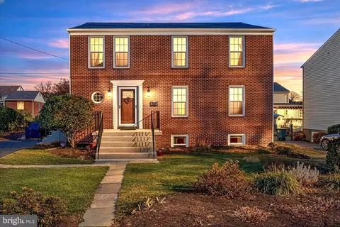 535 S Lancaster St, Arlington, VA 22204