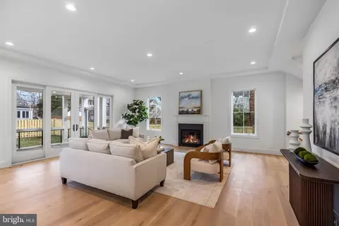 629 N Lincoln St N, Arlington, VA 22201