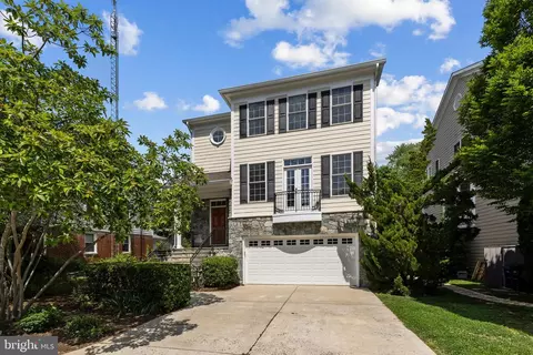 127 S Highland St, Arlington, VA 22204
