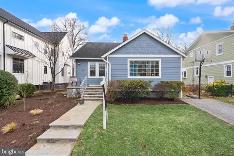 724 25th St S, Arlington, VA 22202
