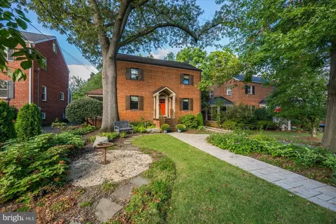 712 S Wayne St, Arlington, VA 22204