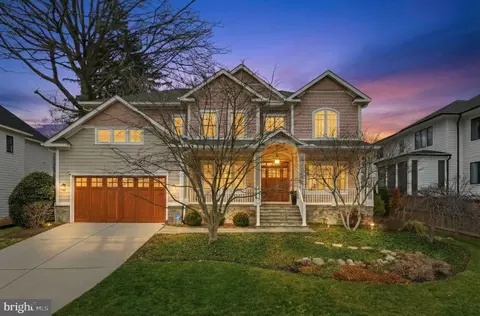 6607 31st St N, Arlington, VA 22213