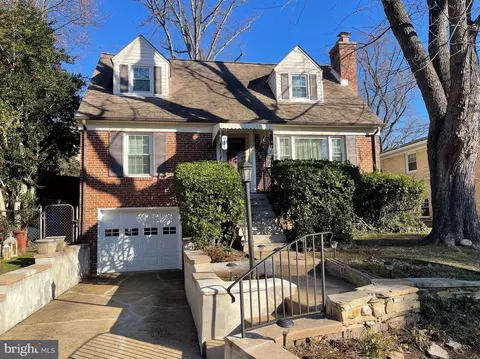 911 N Lexington St, Arlington, VA 22205