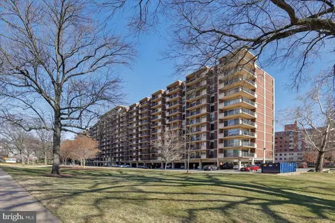 1300 Army Navy Dr #106, Arlington, VA 22202