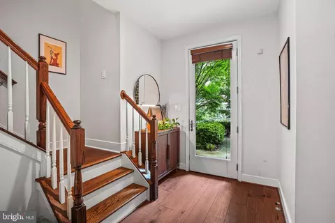 1811 14th St N #C104, Arlington, VA 22209