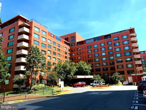 1021 Arlington Blvd #702, Arlington, VA 22209
