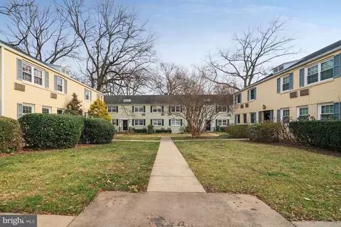107 N George Mason Dr N #4, Arlington, VA 22203