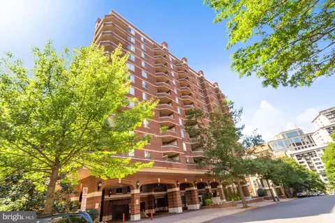 1276 N Wayne St #621, Arlington, VA 22201